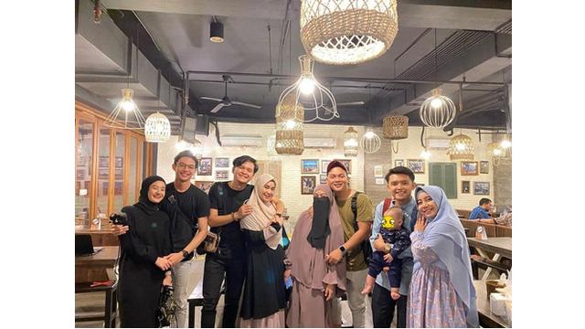 Cerai Usai 11 Tahun Menikah, Ini 6 Potret Kenangan Dodi Hidayatullah dan Istri