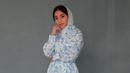 Melalui media sosial, dirinya pun saat ini lebih sering tampil dengan busana tertutup. Bahkan, saat mengahadiri acara di stasiun televisis, wanita 25 tahun ini juga terlihat menggunakan kerudung. (Liputan6.com/IG/@nikitawillyofficial94)