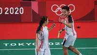 Penampilan ganda putri Indonesia, Greysia Polii/Apriyani Rahayu, pada laga grup Olimpiade Tokyo 2020, Selasa (26/7/2021). (NOC Indonesia)