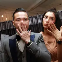 "Sesuai spesifikasi. Kita kan pakai nasional jadi nggak ada adat. Saya pakai celana nggak pakai kain," ujar Rayden, di kawasan Pinangsia, Jakarta Barat, Sabtu (17/6/2017). (Nurwahyunan/Bintang.com)