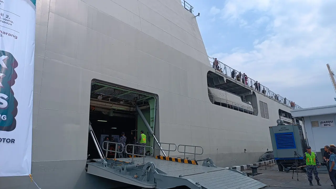 Sebanyak 861 orang mudik dengan kapal perang KRI Banjarmasin pada Selasa, 18 April 2023.