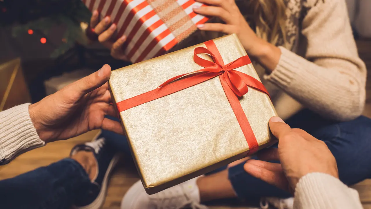 Tukar kado natal dan tahun baru