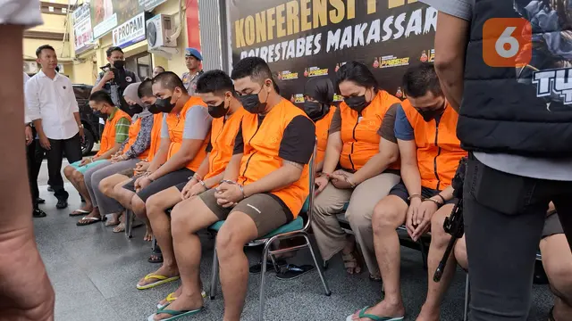 Tersangka pengedar narkoba yang berhasil ditangkap polisi di Makassar (Liputan6.com/Fauzan)