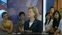 Video Lama Agnez Mo Satu Panggung dengan Mantan Ibu Negara AS Hillary Clinton Mendadak Viral Lagi.&nbsp; foto: Youtube&nbsp;U.S. Embassy Jakarta