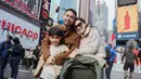 <p>Keluarga Raffi Ahmad dan Nagita Slavina diketahui sedang berada di New York City untuk marathon. Raffi Ahmad bersama beberapa rekan selebritas melakukan marathon, membawa serta keluarganya. [Foto: Instagram/raffinagita1717]</p>