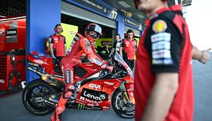 Marc Marquez pada tes pramusim MotoGP Thailand 2025. (MANAN VATSYAYANA / AFP)