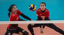 Pemain Voli Indonesia, Novia Andriyanti, berusaha mengembalikan bola saat melawan Thailand pada laga Asian Games 2018 di Volley Indoor, GBK, Jakarta, Senin (27/8/2018). Indonesia kalah 1-3 dari Thailand. (Bola.com/Vitalis Yogi Trisna)