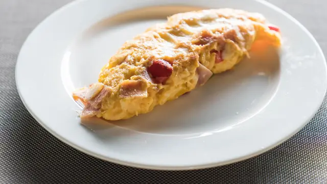 Cara Membuat Soufflé Omelette Fluffy ala Kafe Korea, Lembut dan Mengembang Sempurna