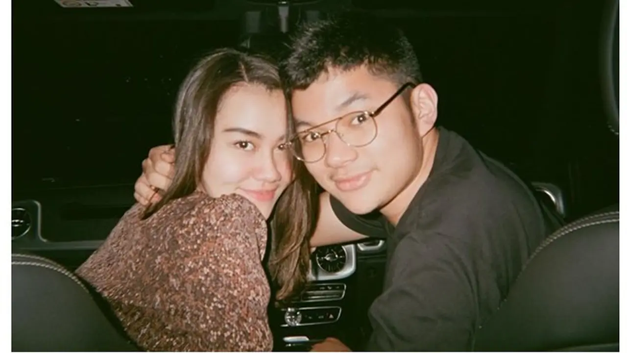 Go Public, Ini 6 Potret Mesra Aaliyah Massaid dan Kekasih