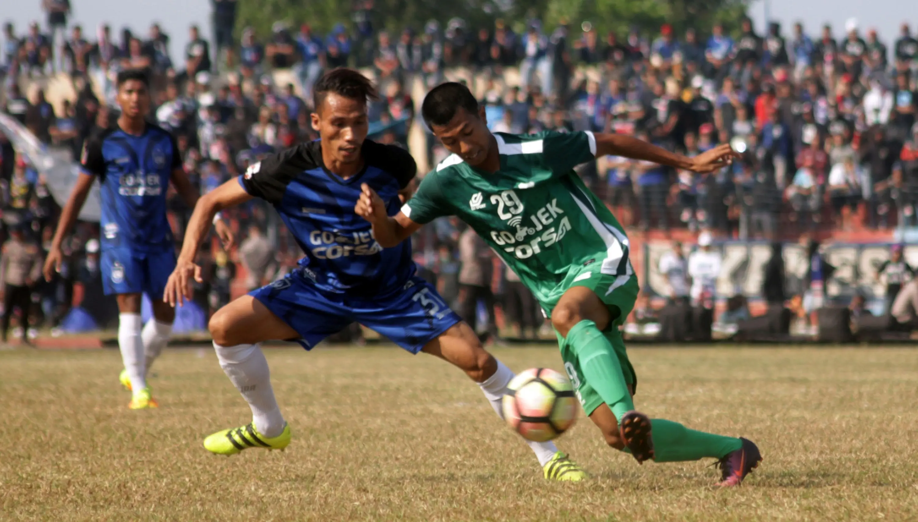 PSMS Medan saat bertarung melawan PSIS Semarang dalam babak 16 besar Liga 2. (Bola.com/Ronald Seger)