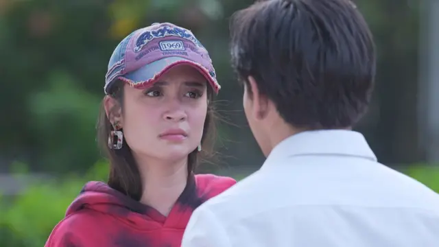 Di Antara Dua Cinta