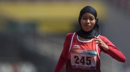 Pelari Indonesia, Tiarani Karisma, beradu cepat pada final Asian Para Games cabang atletik nomor lari 100 meter T42 / T63 di SUGBK, Jakarta, Rabu (10/10/2018). (Bola.com/Vitalis Yogi Trisna)
