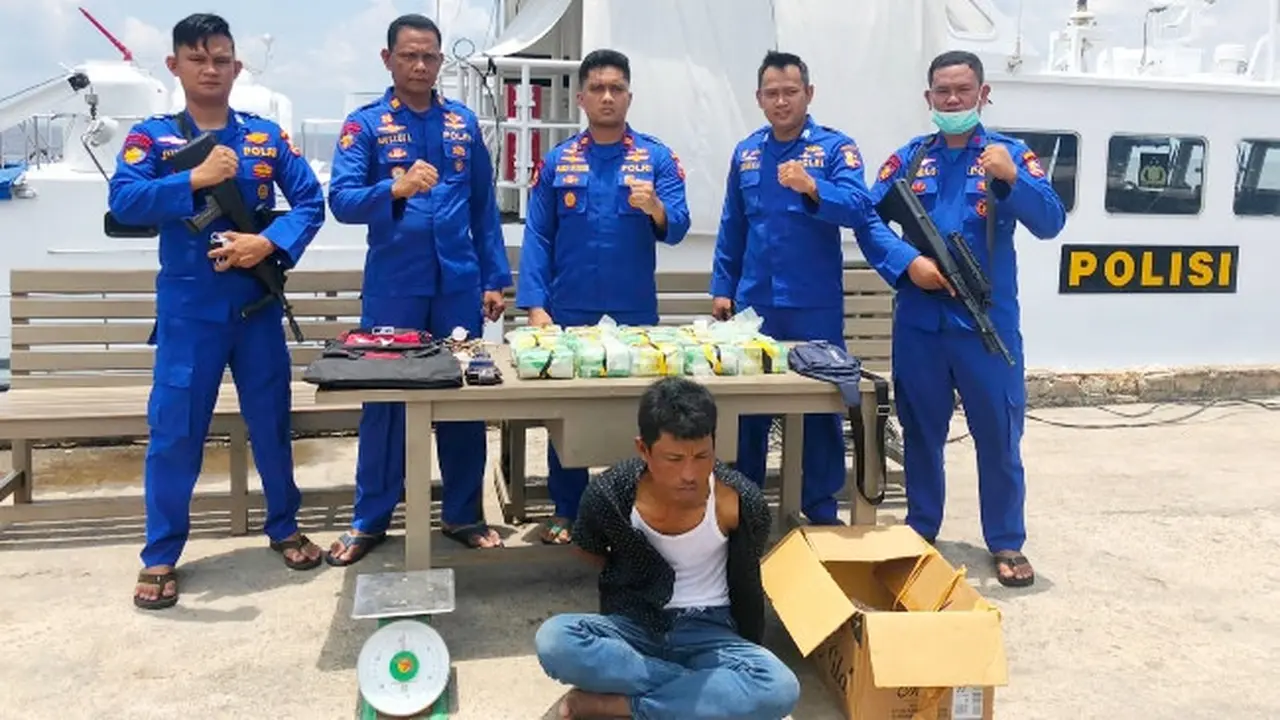 Seorang petani yang ditangkap Polair Baharkam Mabes Polri karena membawa 15 kilogram sabu.