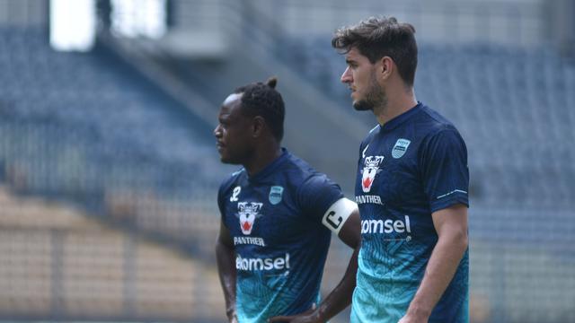 Persib Bandung, Nick Kuipers, Victor Igbonefo