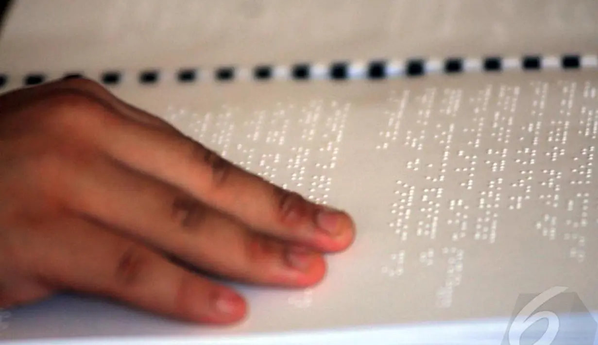 Sebuah soal khusus menggunakan huruf Braille digunakan untuk siswa berkebutuhan khusus, Lebak Bulus, Jakarta, Senin (5/5/2014) (Liputan6.com/Miftahul Hayat).  