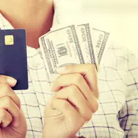 Selain untuk kepentingan masa tuamu, ini dia enam hal yang bisa kamu beli dengan uang yang sudah kamu tabung. 