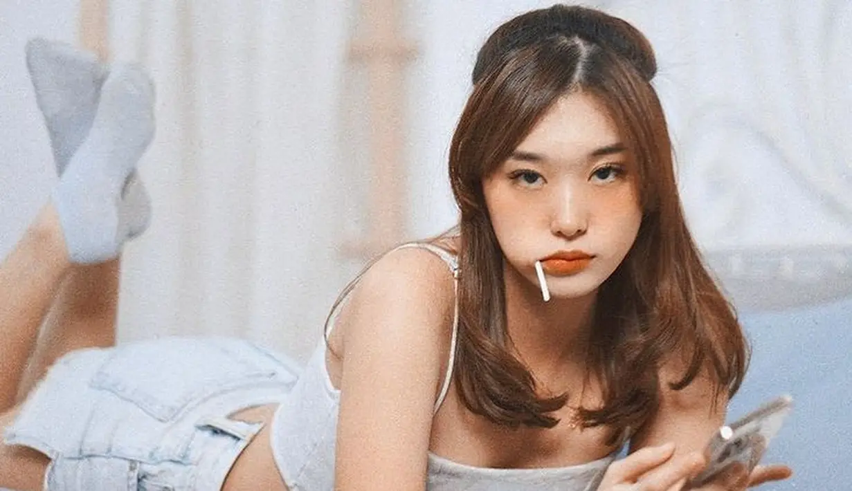 <p>Livy Renata juga menyukai fashion ala Jepang dan Korea juga ia sukai. Livy pun suka dorama Jepang, anime, hingga drakor seperti Itaewon Class dan Gangnam Beauty. (Instagram/livyrenata)</p>