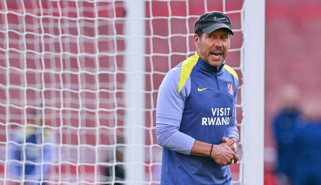 Pertandingan ini bukan sekadar perebutan tiket final, tetapi juga pembuktian konsistensi. Arsenal tampil impresif sepanjang musim, sementara Atletico Madrid mencoba bangkit dari periode sulit. (AFP/Glyn Kirk)