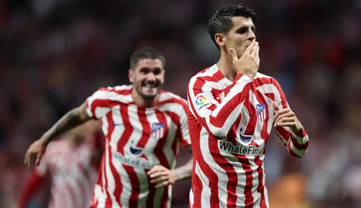Selebrasi striker Atletico Madrid, Alvaro Morata setelah mencetak gol ke gawang Cadiz pada laga Liga Spanyol 2022/2023 di Wanda Metropolitano Stadium, Madrid (3/5/2023). Alvaro Morata yang menjadi milik Chelsea dipermanenkan Atletico Madrid sejak awal musim 2022/2023 dengan mahar 35 juta euro setelah sebelumnya sempat berstatus pinjaman mulai tengah musim 2018/2019 hingga akhir musim 2019/2020. Ia juga sempat dipinjamkan ke Juventus pada 2020/2021 dan 2021/2022. (AFP/Pierre-Philippe Marcou)