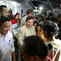 Momen Hangat Prabowo Bersama Warga Relokasi Senen. Foto: BPMI Setpres/Muchlis Jr