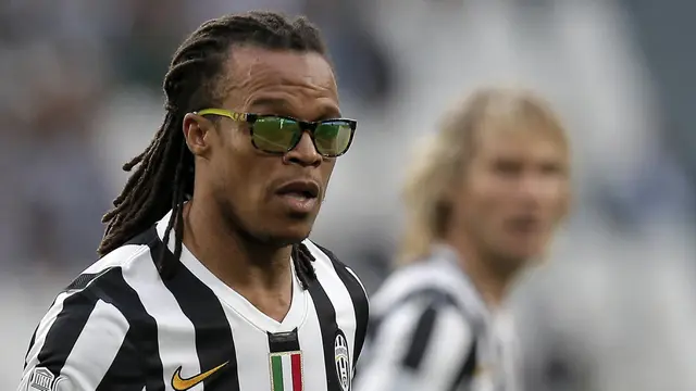 7 Aksesoris Pesepak Bola