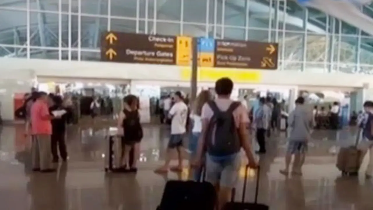 Abu Gunung Raung Menjauh, Bandara Ngurah Rai Kembali Dibuka