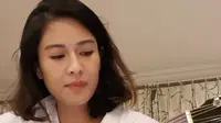 Fashion Selebritas Berusia di Atas 30 dengan Gaya Tampak Lebih Muda