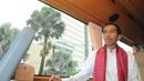 Jokowi saat menumpang bus Enjoy Jakarta milik Pemprov DKI, (3/10/14). (Liputan6.com/Herman Zakharia)