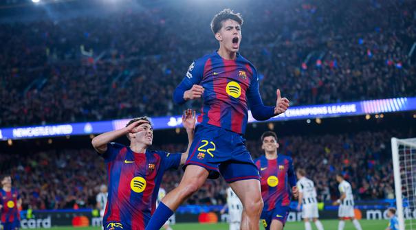 Pemain Barcelona, Marc Bernal, melakukan selebrasi setelah mencetak gol ke gawang Newcastle United pada pertandingan leg kedua babak 16 besar Liga Champions di stadion Camp Nou di Barcelona (19/3/2026). (AP Photo/Joan Monfort)