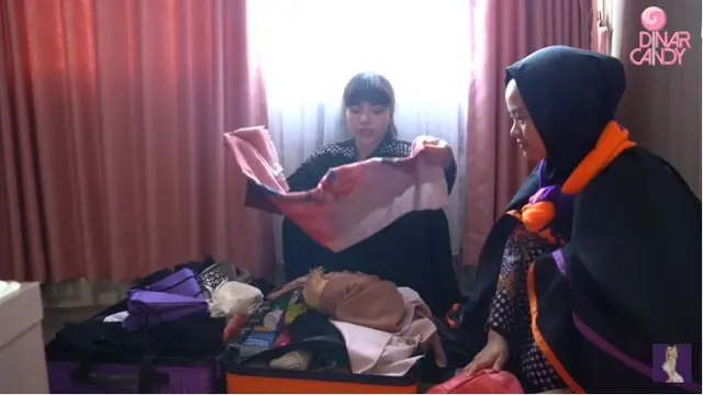Berangkat Bareng Keluarga, Ini 7 Potret Dinar Candy Jalani Umrah saat Ramadhan