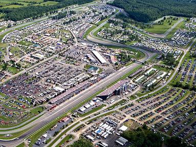 Watkins Glen International: Sirkuit yang terletak di New York, Amerika Serikat ini memiliki panjang total 3,4 mil atau setara 5,4 km. Trek ini biasa digunakan untuk kejuaraan NASCAR. (Source: indycar.com)