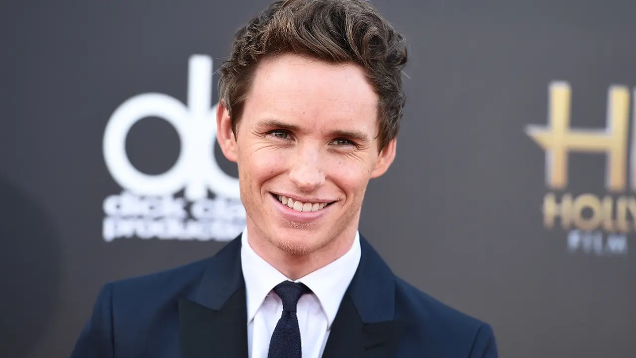 Eddie Redmayne Senang Perankan Transgender di Film Baru