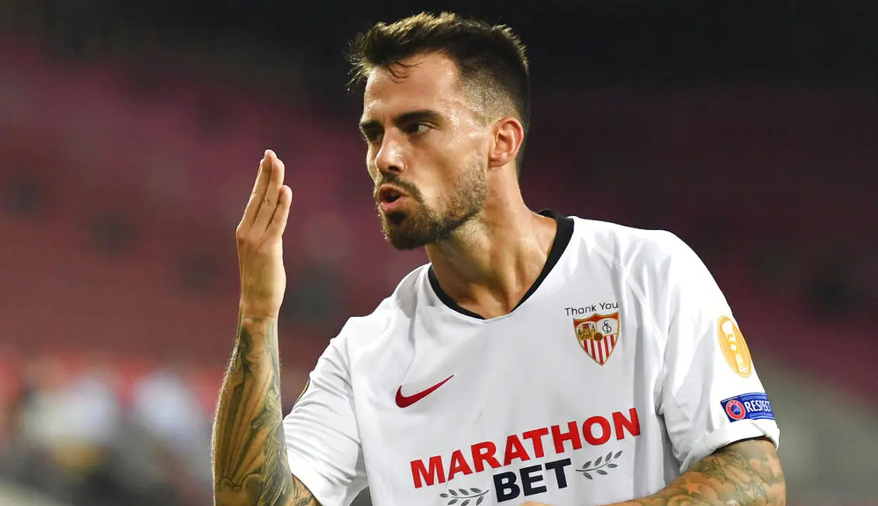 Pemain Sevilla, Suso, melakukan selebrasi usai mencetak gol ke gawang Manchester United pada laga semifinal Liga Europa di Stadion RheinEnergie, Senin (17/8/2020). Sevilla menang 2-1 atas Manchester United. (Marius Becker/dpa via AP)