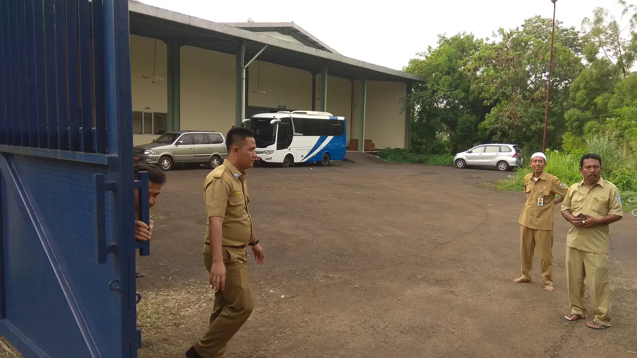 Gudang milik Kemendagri di Jalan Raya Parung, Kecamatan Kemang, Bogor, Jawa Barat