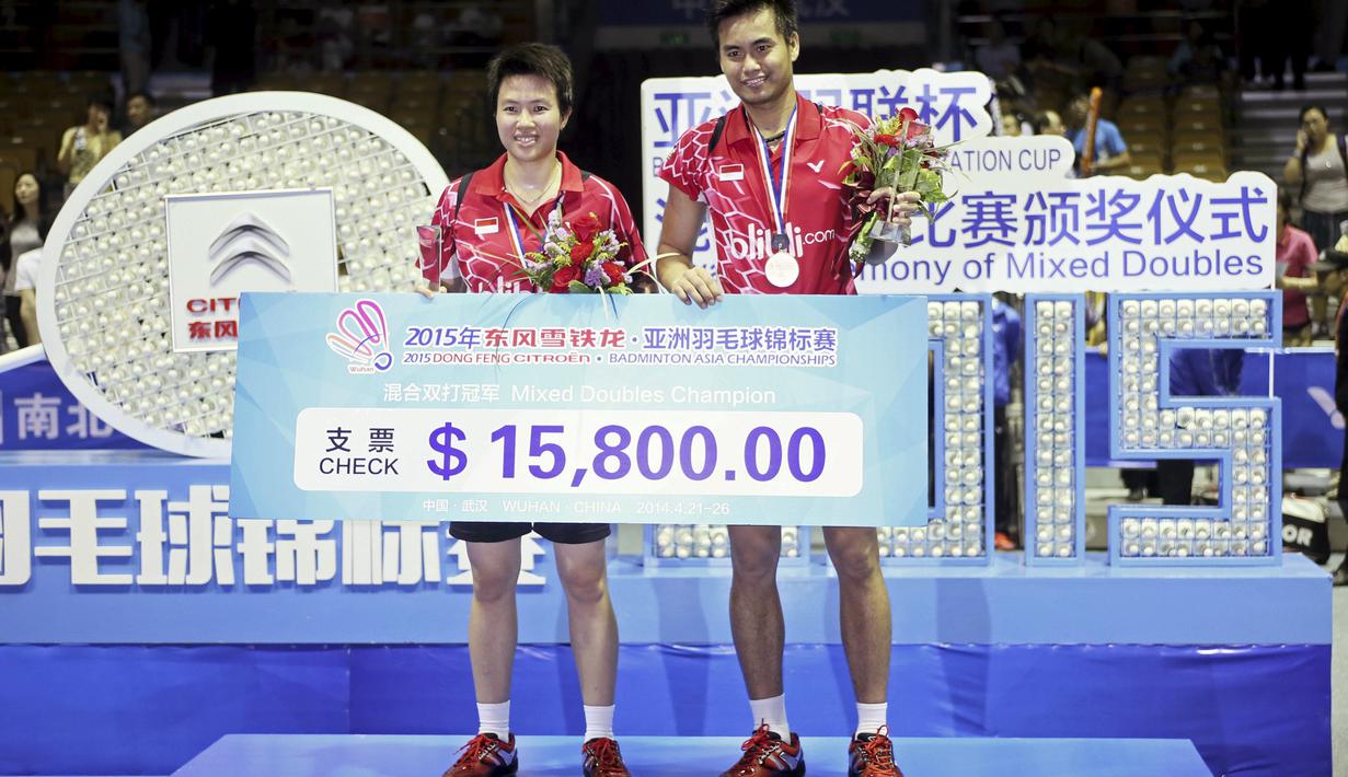 Ekspresi bahagia Tontowi/Liliyana usai juara Asia Championship 2015 di di Wuhan Sports Center Gymnasium, Minggu (26/4/2015).  (Reuters/China Daily)