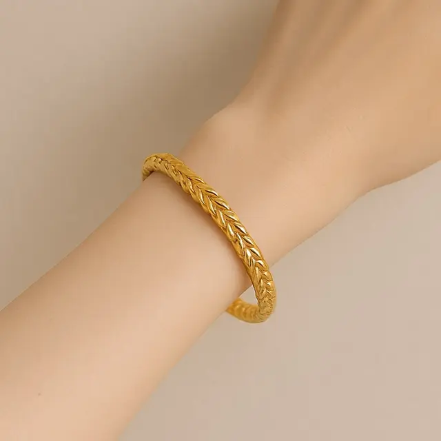 Model Gelang Emas Bangle Terbaru yang Cocok untuk Tangan Kecil
