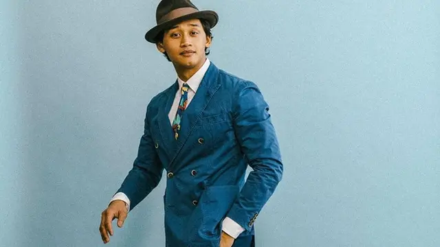 Jadi Steve Versi Terbaru Blue's Clues, Ini 6 Potret Tampannya Josh Dela Cruz
