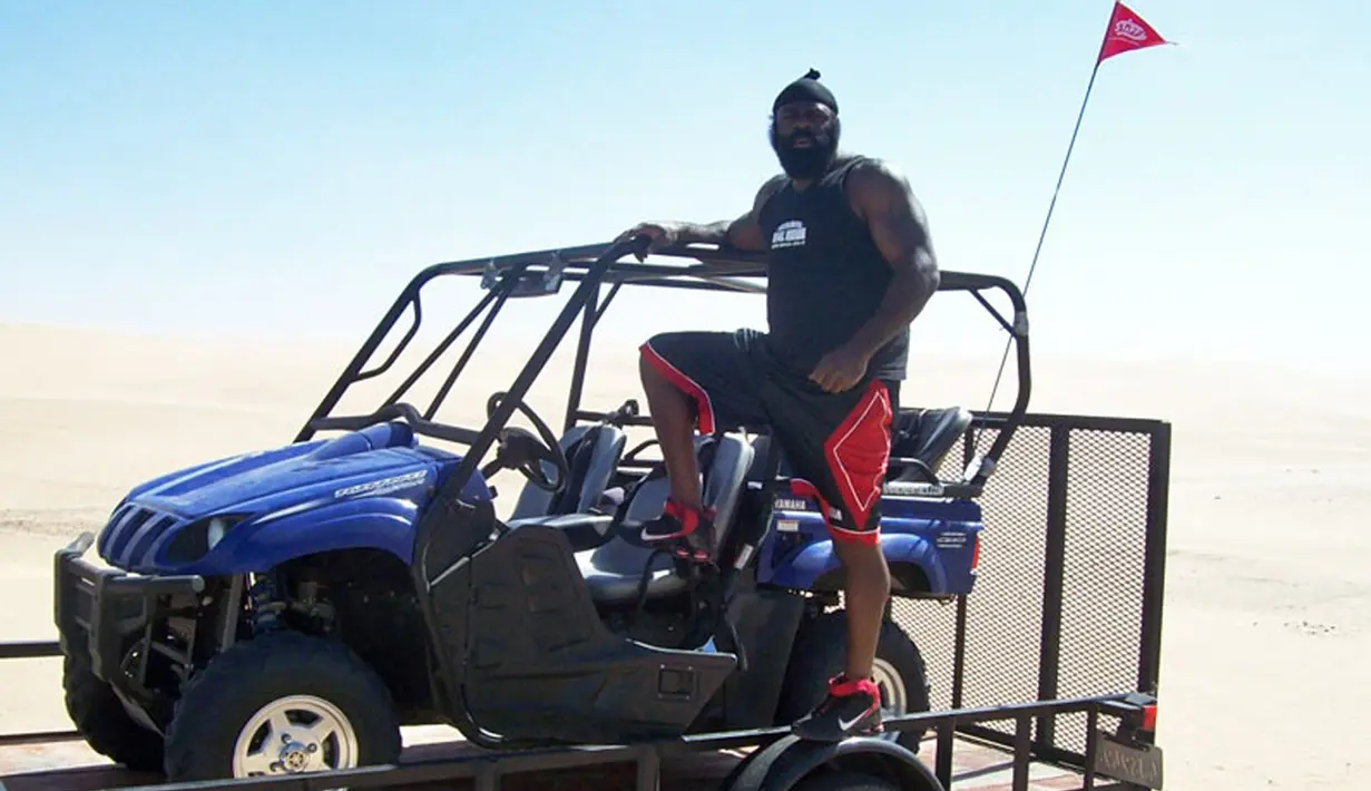 Kimbo Slice juga bermain dalam beberapa film Scorpion King 3 tahun 2012 sebagai Zulu Kondo. (Bola.com/Kimbo305)