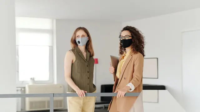 Tips Fashion Ala Kantoran Agar Tetap Profesional Sekaligus Trendy