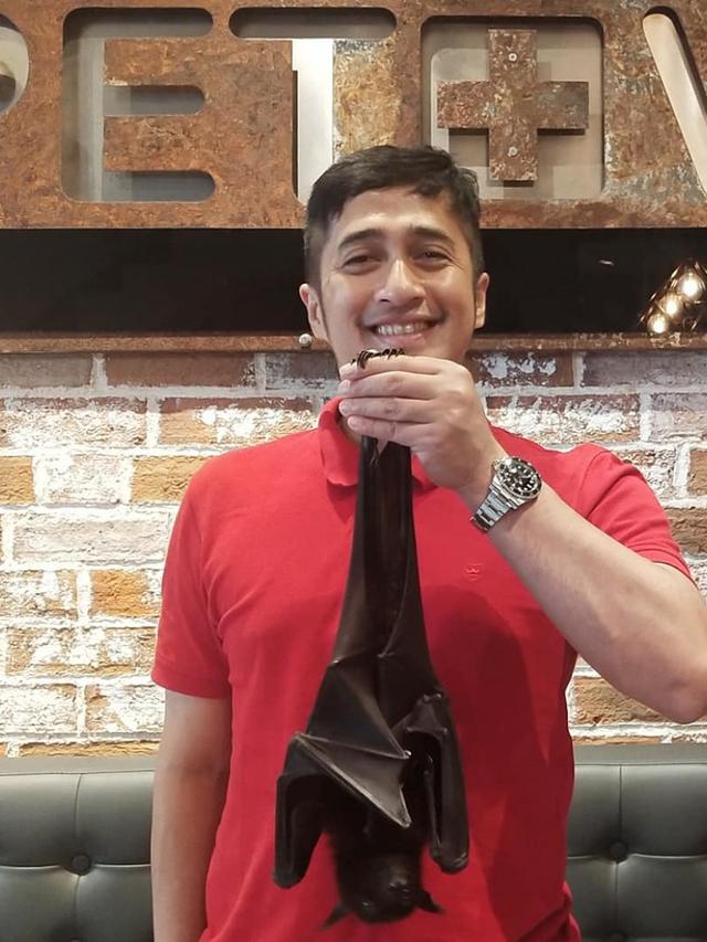 Dikenal Sebagai Pecinta Hewan, Ini 6 Potret Irfan Hakim Dengan Binatang Peliharaannya