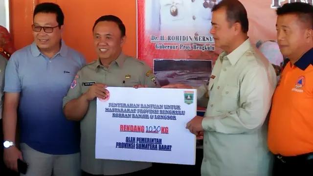 Korban Bencana Bengkulu Terima Satu Ton Rendang Dari Sumbar