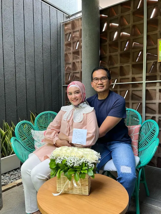 11 Tahun Bersama, Ini 6 Potret Intan Nuraini dan Suami Rayakan Ultah Pernikahan