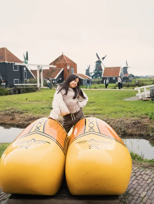 <p>Bonus foto dari Gempita yang sudah pandai berpose di depan kamera. bahasa tubuhnya bak model profesional. (Foto: Instagram/ gisel_la)</p>