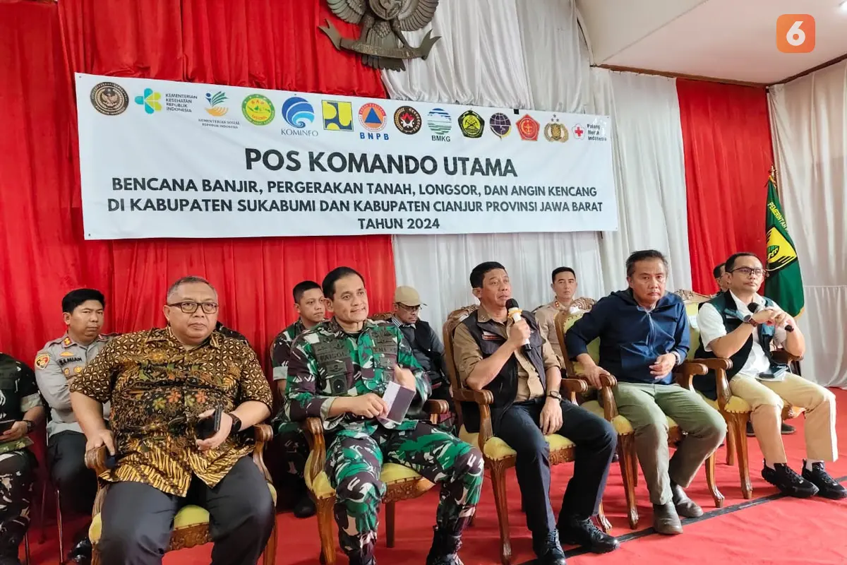 BNPB, Pemda Kabuoaten Sukabumi, Pemrov Jabar, saat konferensi update pananganan bencana di Pendopo Sukabumi (Liputan6.com/Fira Syahrin).