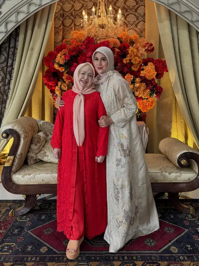 6 Outfit Gamis Ala Marini Zumarnis, Inspirasi Gaya untuk Usia Hampir 50 Tahun