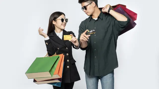 Untuk kamu yang ingin berbelanja, Jakarta juga punya banyak pusat perbelanjaan yang menawarkan diskon akhir tahun.