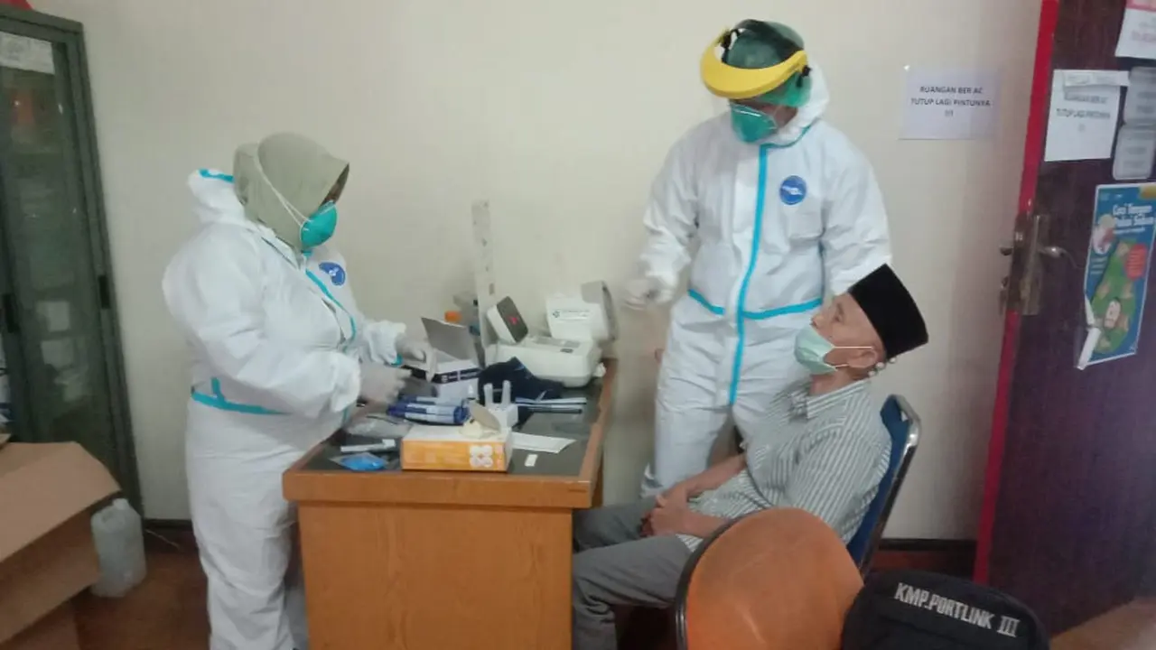Tes Antigen Oleh Kantor Kesehatan Pelabuhan (KKP) Banten Di Pelabuhan Merak. (Rabu, 23/12/2020). (Dokumentasi KKP Banten).
