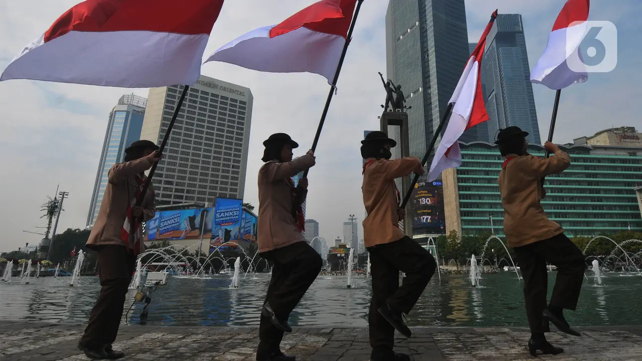 Bulan Kebangsaan, Upacara Pengibaran Bendera Merah Putih Menghiasi Bundaran HI
