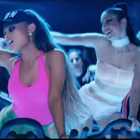 Saat menjadi pengisi dalam acara malam itu,ia tampil bersama Nicki Minaj. Penampilan unik ditunjukkan dalam panggung megah dengan mengenakan pakaian seksi sambil menaiki sepeda gym. (youtube)