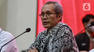 Wakil Ketua KPK Alexander Marwata memberikan keterang kepada wartawan perihal penahanan Mantan Kepala Bea dan Cukai Makassar Andhi Pramono di Gedung Merah Putih ,Jakarta, Jumat (7/7/2023).(Liputan6.com/Angga Yuniar)